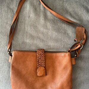 Chic Tan Leather Crossbody Bag